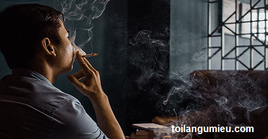 Nhắc đến mấy ông chồng hút thuốc trộm là chị em đã không ưa rồi. Nhưng các bạn có biết, có 5 điều trân quý trong hành động này không?