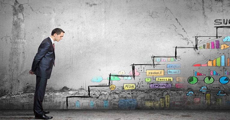 Chửi, phải chửi ngay từ đầu cái thằng khởi nghiệp, tiên sư những thằng khởi nghiệp. Phải chửi thật đanh đá vào, chửi sấp mặt...lon coca nhà chúng nó...