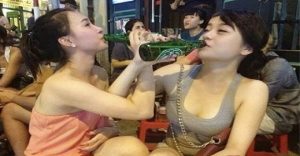 Nếu các bà vợ nhậu giỏi hơn chồng thì sao, có nên trả về cho bà ngoại hay không? Và theo các ông thì nên làm gì nếu vợ hay nhậu?