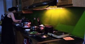 À à, theo phát ngôn của vợ tôi thì đúng là vợ chồng tôi đang trong thời kỳ chỉ ăn với chịch choạc. Thế còn chuyện check hàng là như nào?