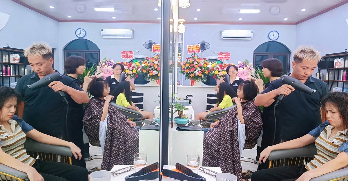 Hair Salon Phú Thành có chương trình ưu đãi cắt 0 đồng dành tặng tất cả các khách hàng khi đến với thương hiệu của mình.