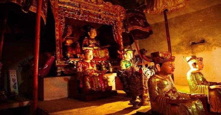 Nàng Hoa hay Lê Thị Hoa (chữ Hán: 黎氏華; 2 TCN - 41) là một nữ tướng thời Hai Bà Trưng, khởi nghĩa tại vùng Nga Sơn (Thanh Hóa).