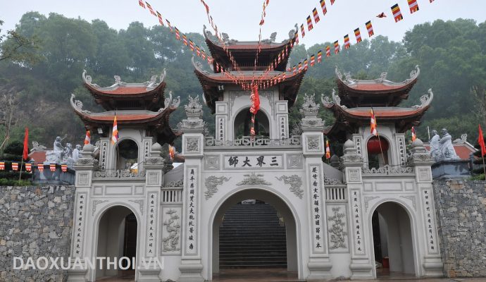 Chùa Hổ Sơn là nơi công chúa Huyền Trân – người phụ nữ đã đánh đổi hạnh phúc riêng để mở mang bờ cõi Đại Việt – chọn làm chốn nương thân sau những biến cố lớn nhất cuộc đời, rồi hóa thân thành bậc Thần mẫu được nhân dân tôn kính.