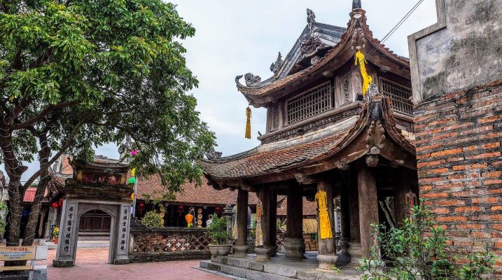 Chùa Đại Bi – hay người đời vẫn quen gọi bằng cái tên thân thương: chùa Cổ Bi. Đây là một ngôi chùa trăm gian thuần Việt, xưa kia thuộc thị trấn Nam Giang, huyện Nam Trực, tỉnh Nam Định cũ, nay là: xã Nam Trực, tỉnh Ninh Bình.