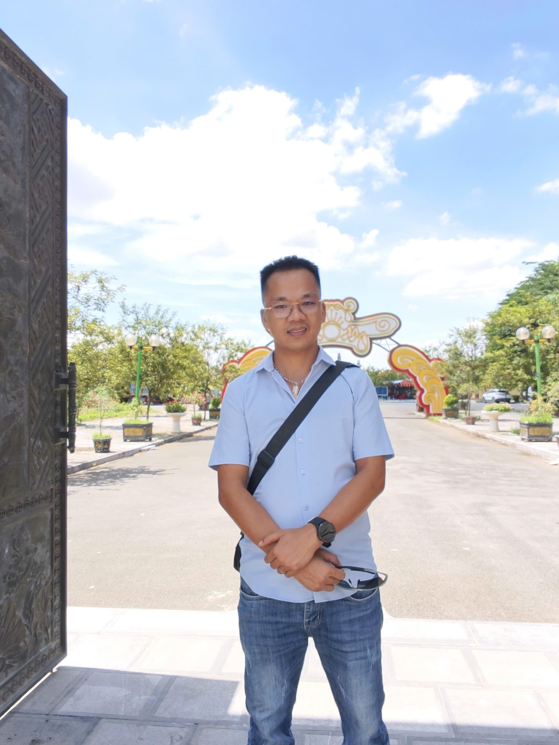 Không chỉ là một danh thắng tâm linh kiệt tác, đền Lảnh Giang Hà Nam còn là chiếc hộp thời gian khóa chặt những huyền tích kỳ bí, nửa thực nửa hư về ba vị thần rắn hóa người, cùng mối duyên kỳ ngộ giữa cõi trần và thủy phủ.