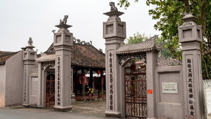 Đó là đền thờ nữ tướng Đào Quý Nương ở miền Giáp Nhất xã Hiển Khánh, người con gái họ Đào được kể lại là một trong những nữ tướng tài ba đã cùng Hai Bà Trưng dựng cờ khởi nghĩa, đánh đuổi quân Đông Hán và bảo vệ non sông.