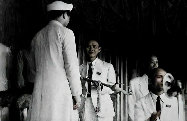 Trong cuộc đời hoạt động cách mạng sôi nổi và đầy vinh quang của Giáo sư, Viện sĩ Trần Huy Liệu, có những khoảnh khắc lịch sử trọng đại không chỉ định hình bước ngoặt của cuộc đời ông mà còn thay đổi cả vận mệnh của dân tộc.