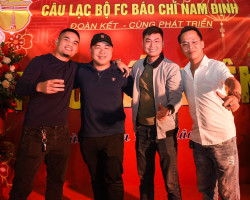 Chụp với anh em CLB Báo chí Nam Định - gặp mặt Tết 2023