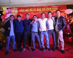 Chụp với anh em CLB Báo chí Nam Định - gặp mặt Tết 2023