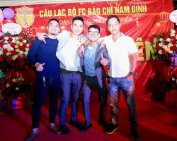Chụp với anh em CLB Báo chí Nam Định - gặp mặt Tết 2023