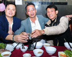 Chụp với Ngô Hoàn và Vũ Cường (CLB Báo chí Nam Định - gặp mặt Tết 2023)