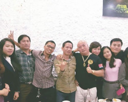 Cùng với các anh chị đồng nghiệp tại một sự kiện của thầy M Tuấn năm 2018