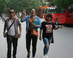 Nga & chị Lan - phóng viên TBLNV - 2015