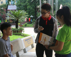 (Từ phải qua trái) Bạn Nguyễn Hiền chi hội CBT Bắc Ninh, bạn Đức Diễm cựu QTV năm 2018