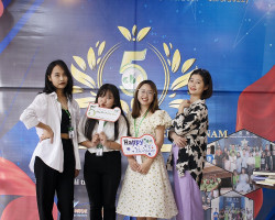 Tù trái qua Trang Bùi - Huyền Trang - Tầm Nhiên (Thùy Linh) - Kiều Oanh trong Kỷ niệm 5 năm CBT - Hà Nội ngày 5.8.2022 b