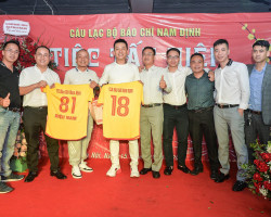 Từ trái qua phải Xuân Thời, Vũ chiến, anh Diệu Nam, cs Tuấn Hưng, **, Minh Đức, anh Lã Vinh, anh Nguyễn Bắc - Dịp tết 2024